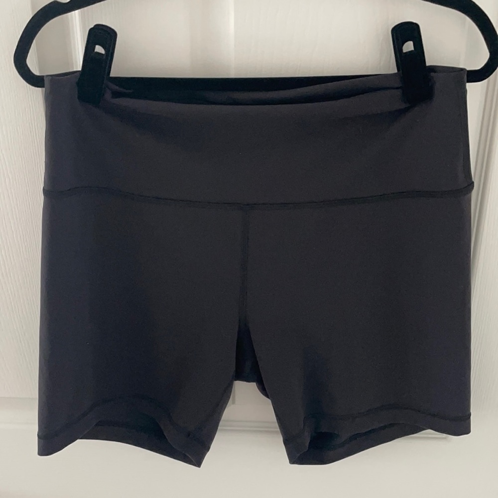 Wonder Train High-Rise shorts 6”